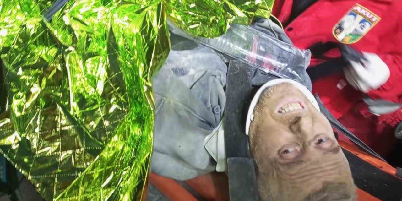 Enkazdan 110 Saat Sonra Sağ Kurtarıldı