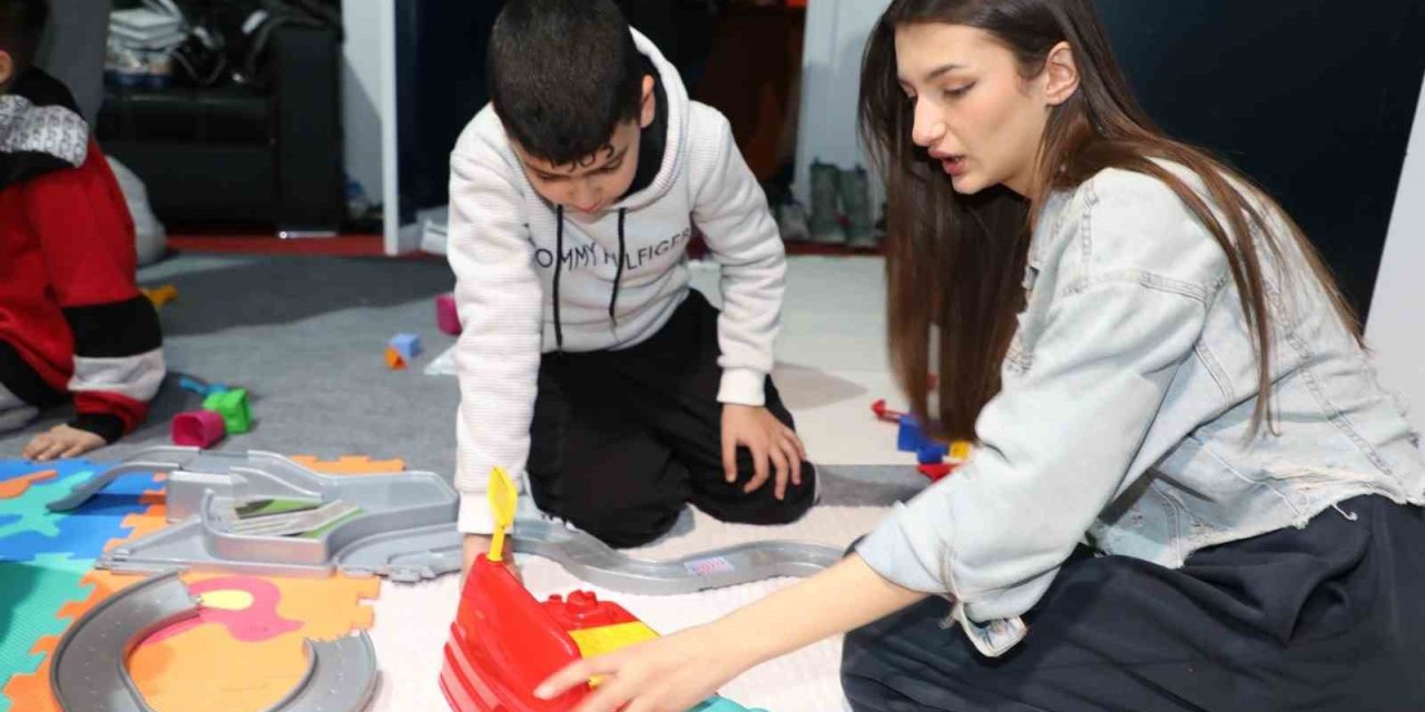 Antalya Büyükşehir Belediyesi Afet Yardım Merkezi’nde Yürek Isıtan Görüntüler