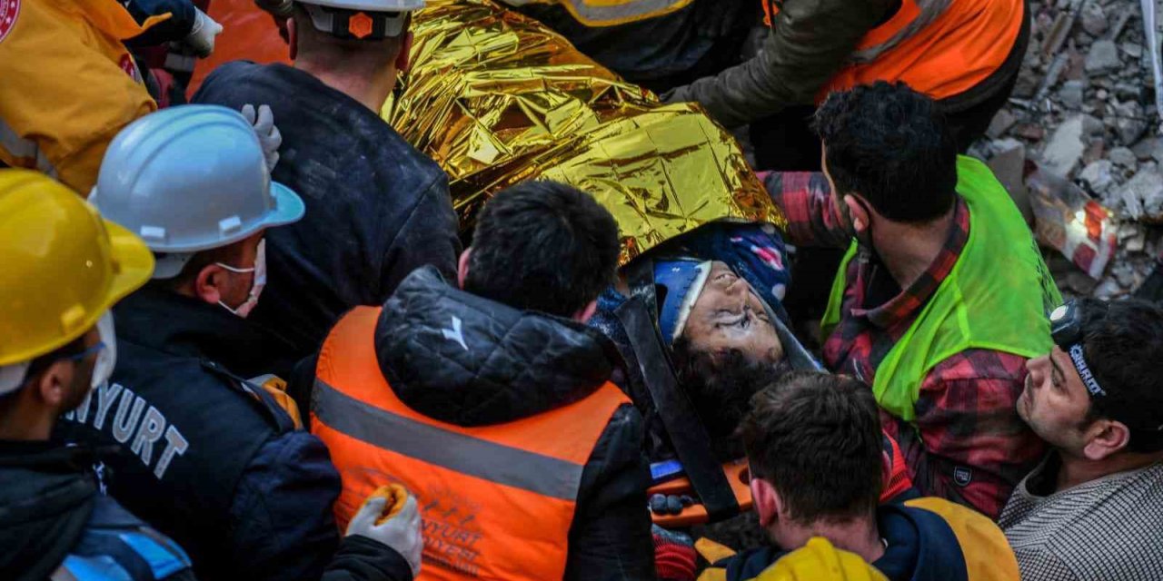 Enkaz Altından 110 Saat Sonra Hayata Dönüş