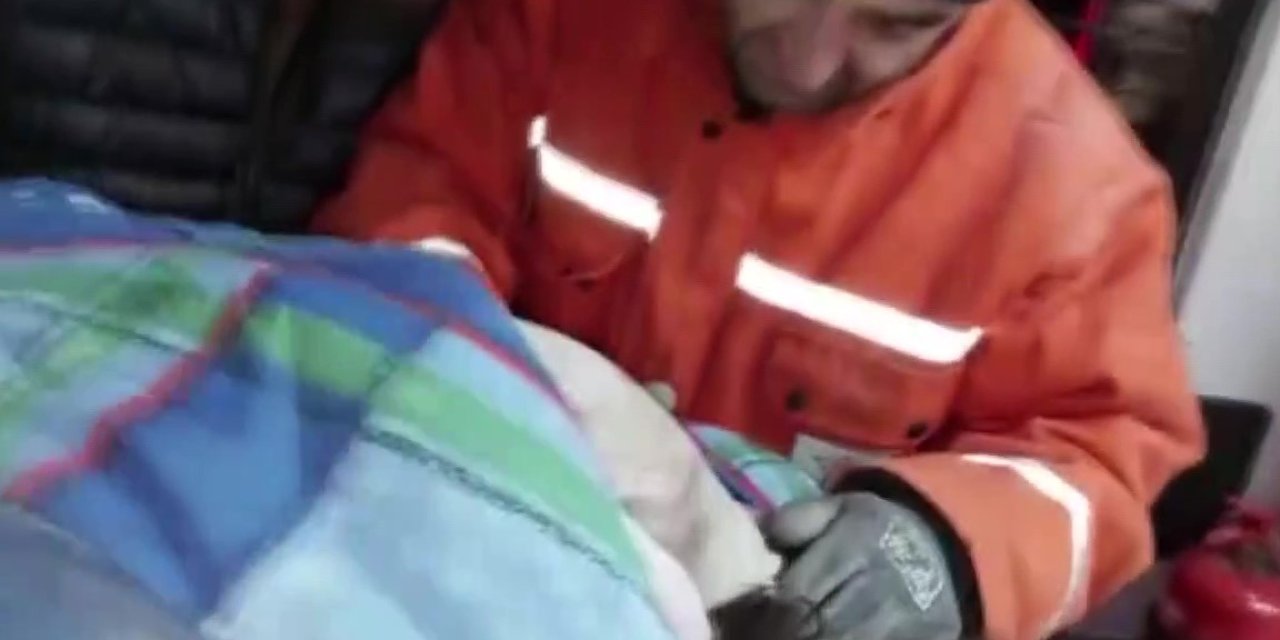 Hatay’da 96 Saat Sonra Enkaz Altından Çıkartılan 8 Yaşındaki Asya’nın İlk Sözü "bismillahirrahmanirrahim" Oldu