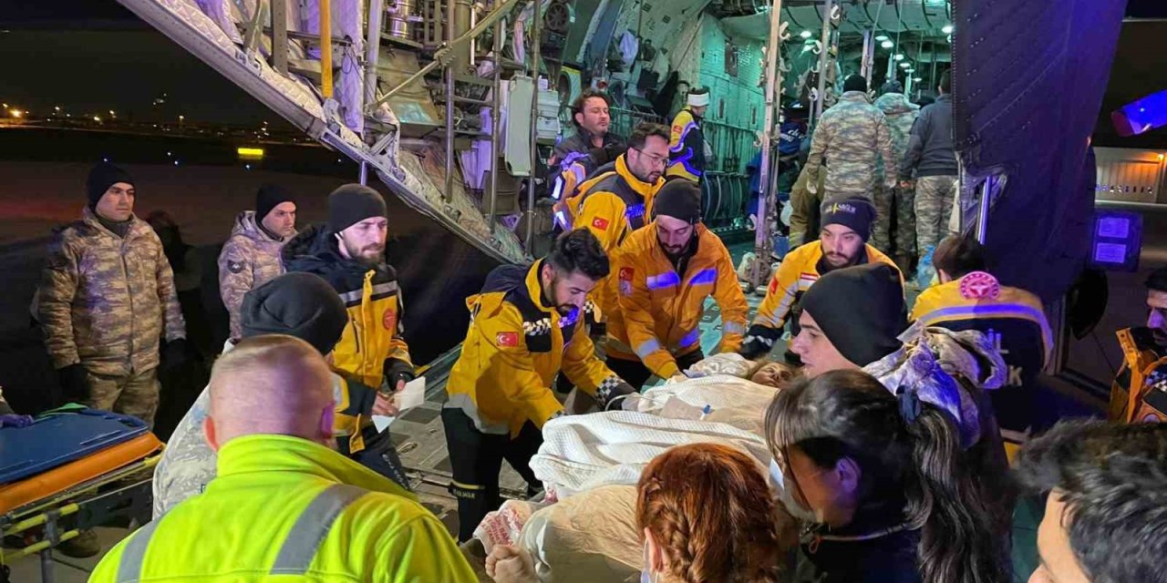 Adana’dan Askeri Kargo Uçağıyla 47 Yaralı İstanbul’a Getirildi