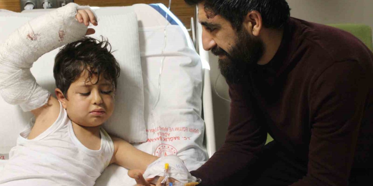 Enkazda Ayrılan Eller Hastanede Bir Araya Geldi