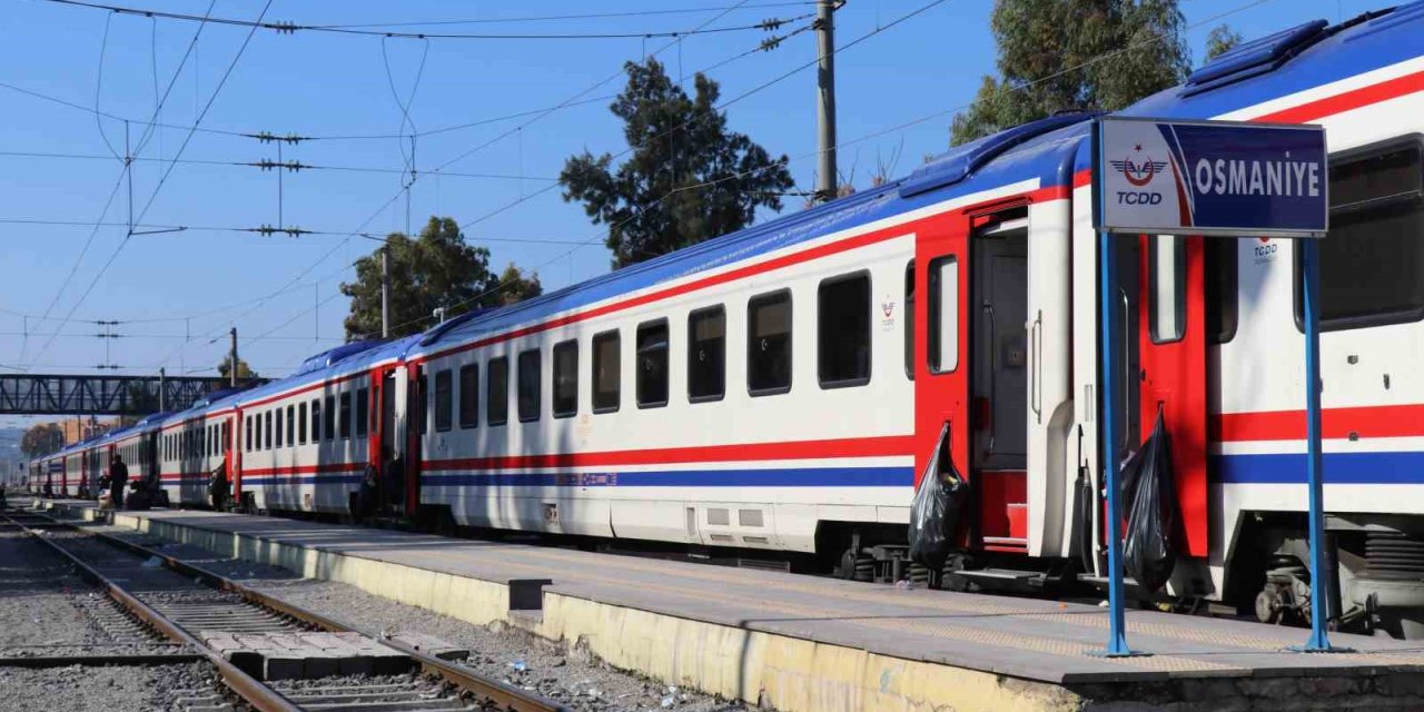 Bin 200 Depremzede, Yataklı Ve Pulman Vagonlu Trende Konaklıyor