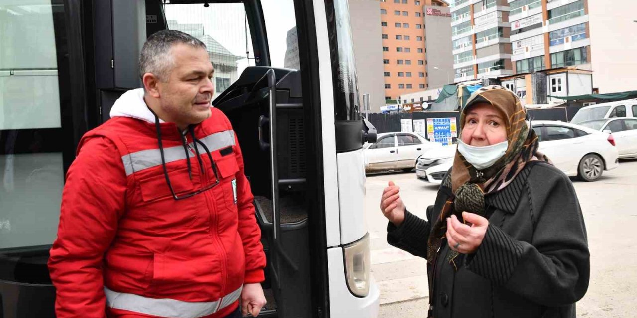 Depremde 4 Yakınını Kaybeden Vatandaş, Destek Ekibini Dualarla Uğurladı