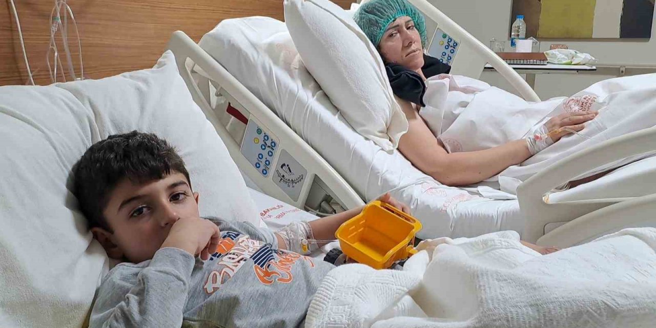 Depremden Kurtulan Anne-oğul, Birbirine Hastanede Kavuştu