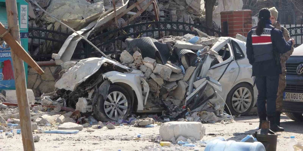 Deprem, Araçları Da Hurdaya Çevirdi