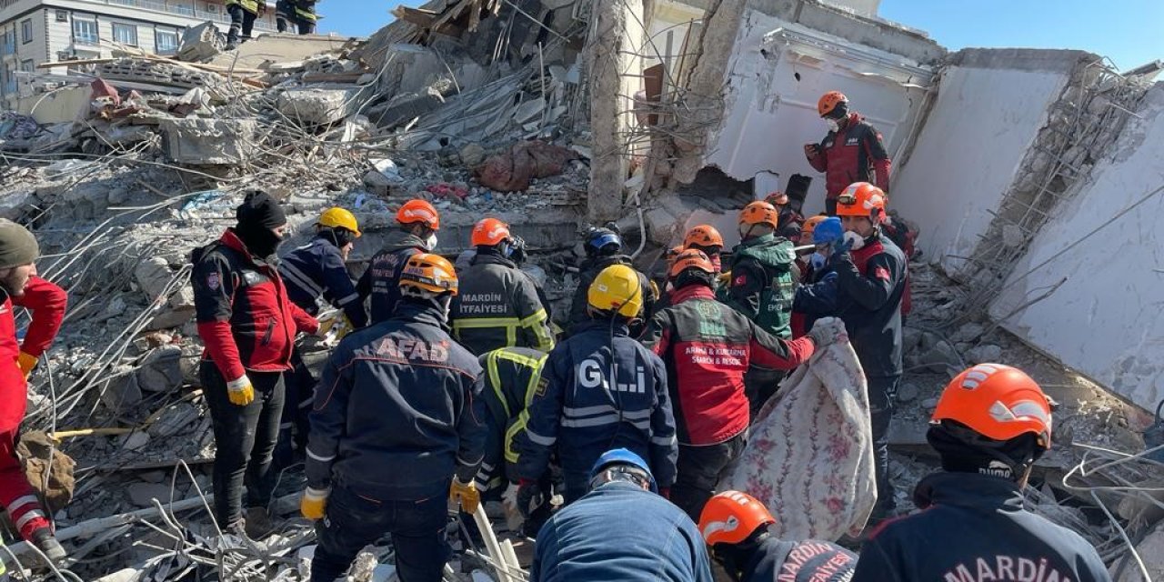 Enkazdan 129. Saatte 6 Kişi Kurtarıldı