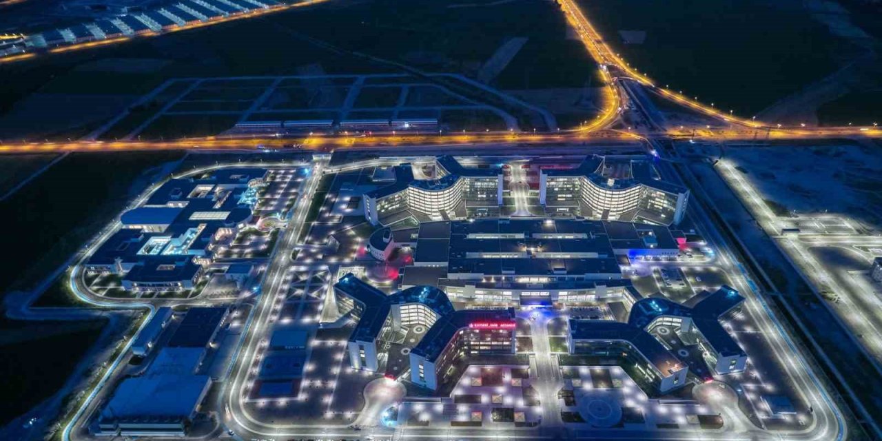 Kayseri Şehir Hastanesi Depremzedelerin Yaralarını Sarıyor