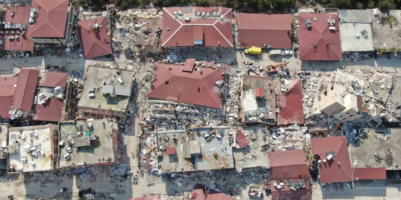 18 Bin Nüfuslu Mahallede Deprem Sonrası Sağlam Bina Kalmadı