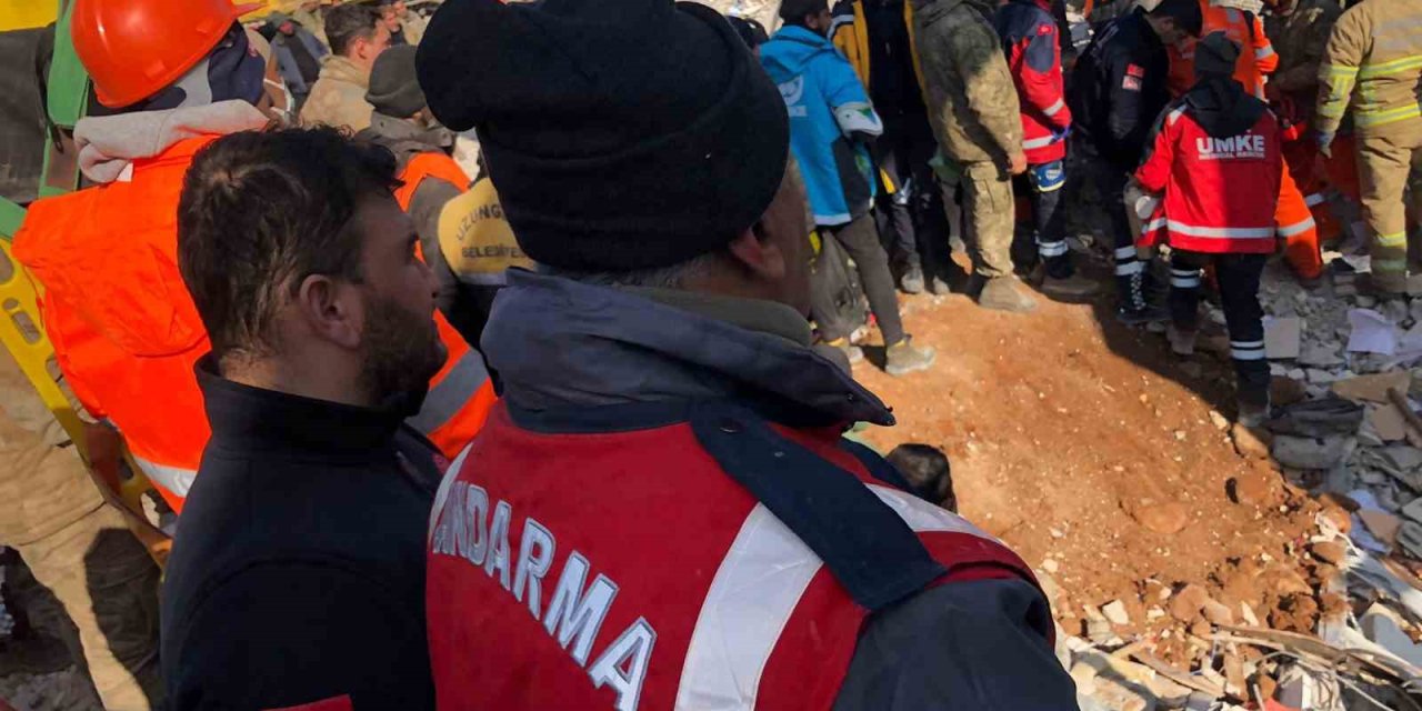 Nurdağı’nda 133 Saat Sonra 13 Yaşındaki Esma Sağ Kurtarıldı