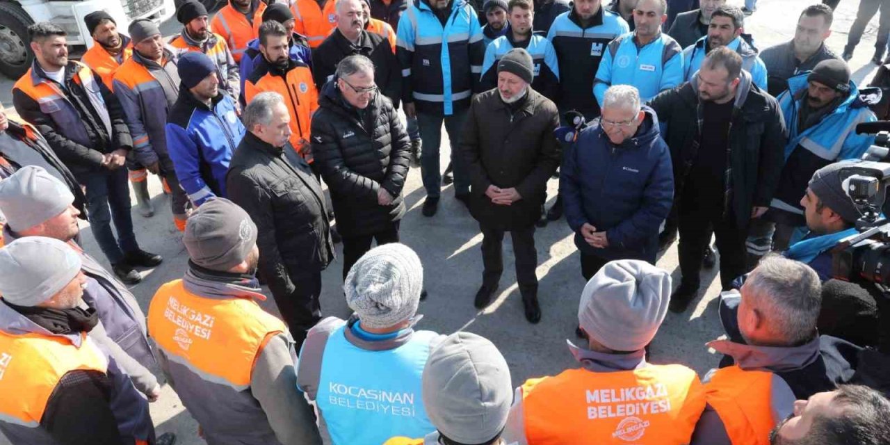 Başkan Çolakbayrakdar: “tüm İmkanlarımız İle Deprem Bölgelerindeyiz”