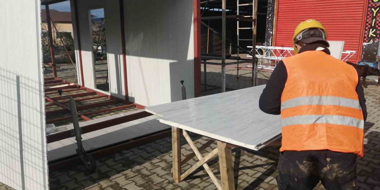 İstanbul’dan Deprem Bölgesine Konteyner Desteği