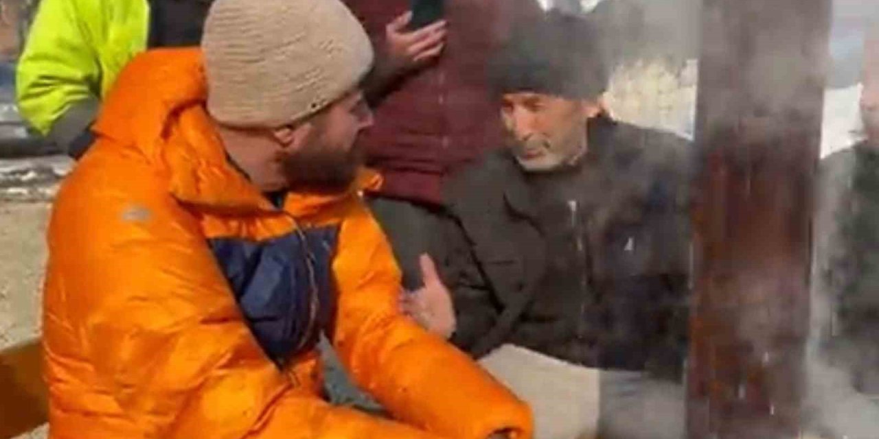 Depremzede Adam Ağlayarak Anlattı: