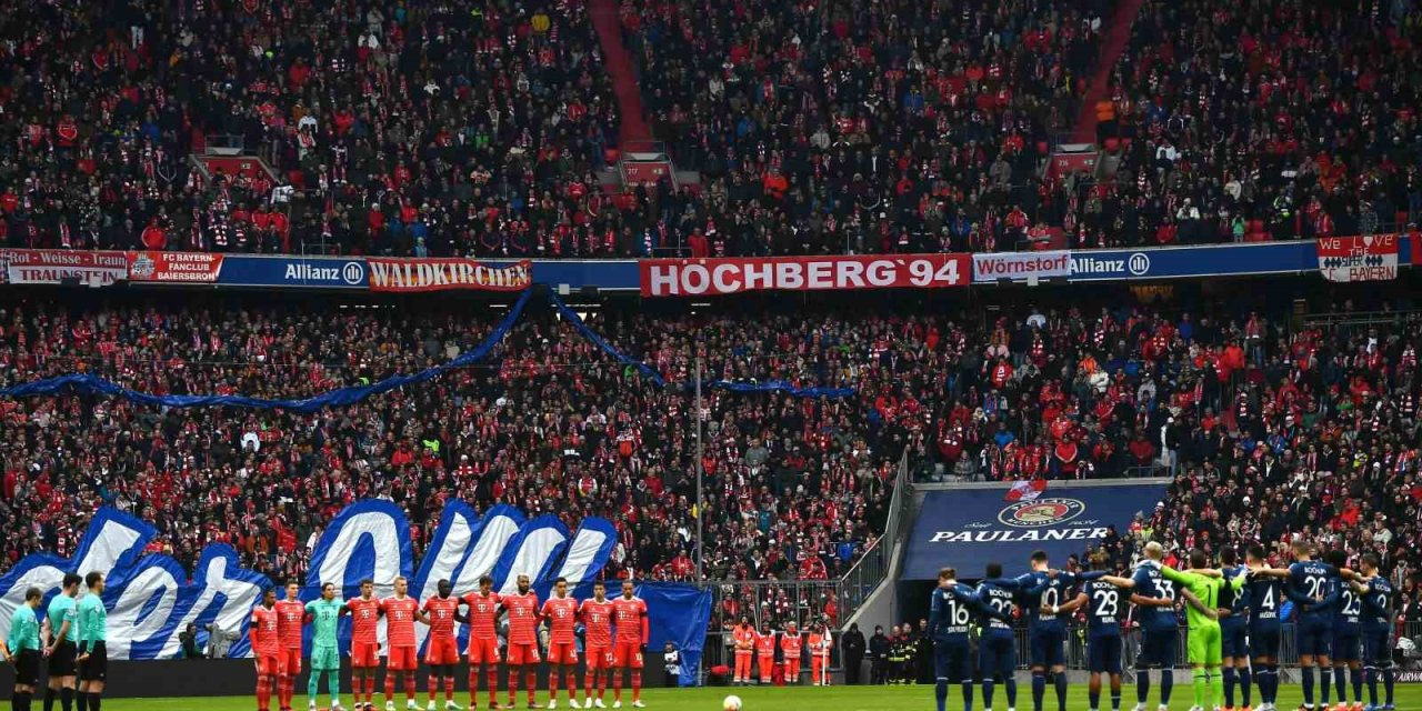 Allianz Arena’da Depremde Hayatını Kaybedenler İçin Saygı Duruşu