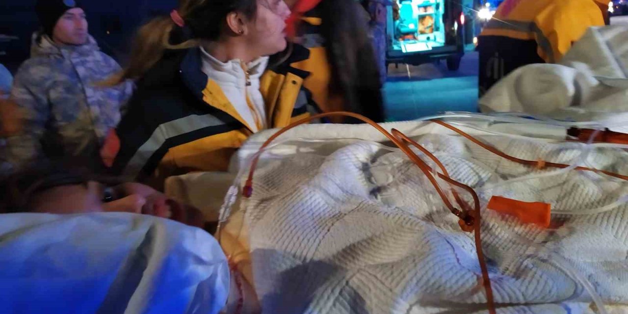 İstanbul’a Deprem Bölgelerinden 51 Yaralı Getirildi