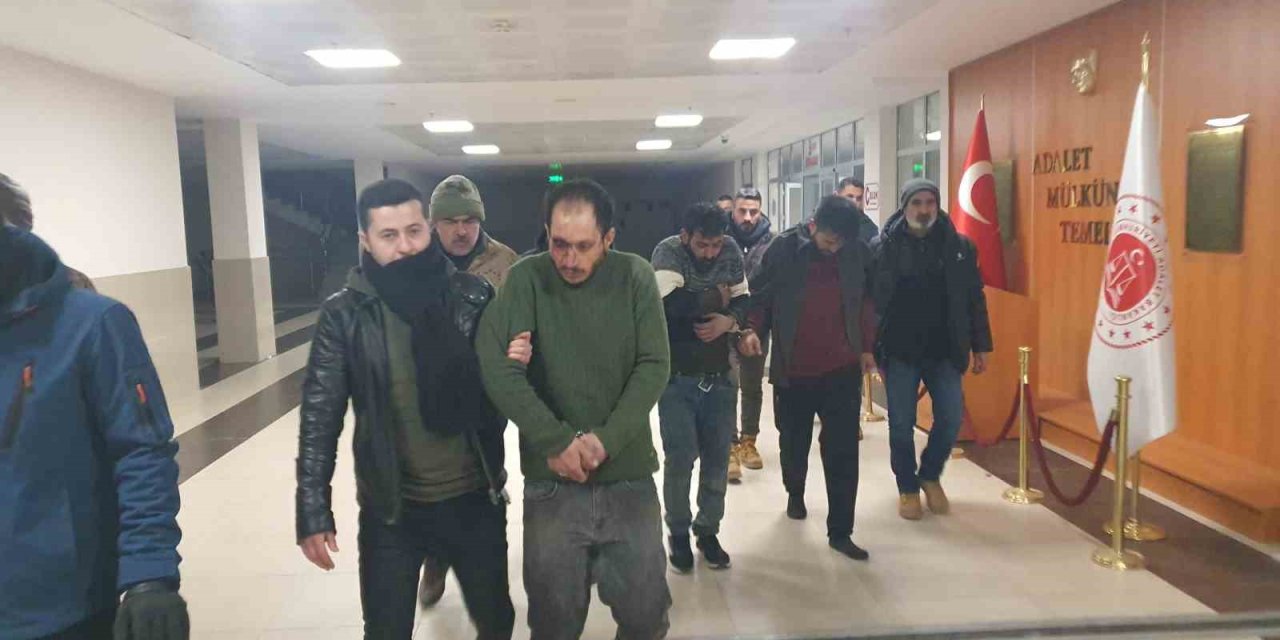 Depremin Merkez Üssü Elbistan’da Hırsızlık Yapan 3 Kişi Tutuklandı