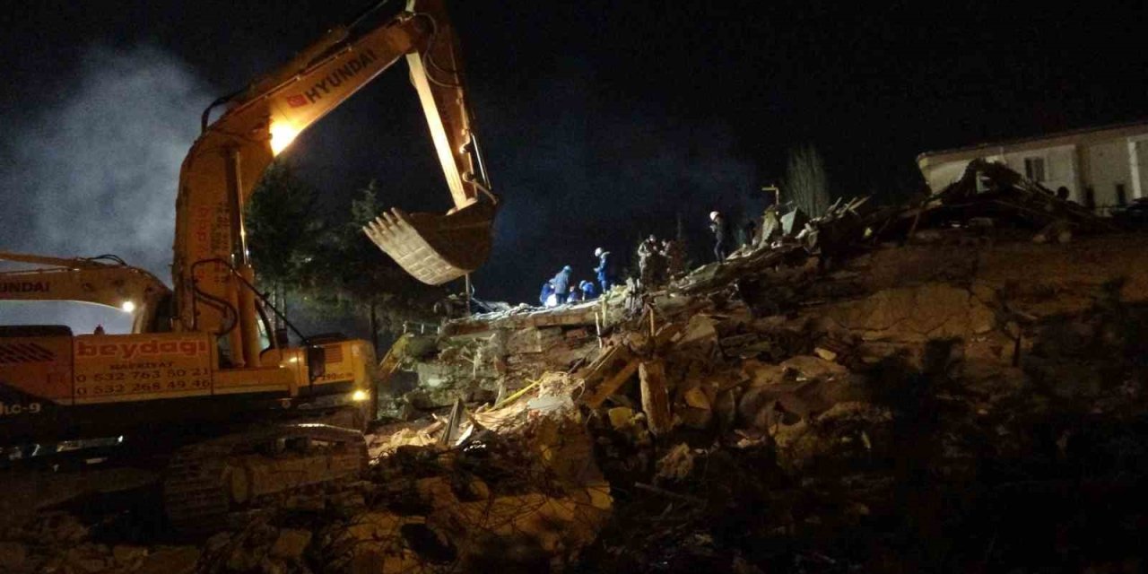 Hayat Sitesinde Umutlu Bekleyiş: 6. Günde Enkazda Yaşam İzi