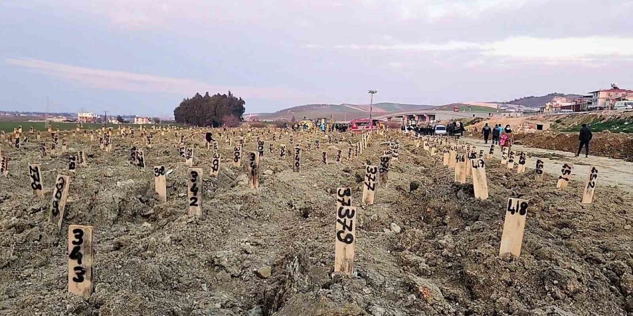 Hatay’da ’deprem Mezarlığı’nı Denizli Kurdu