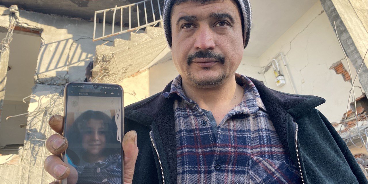 Depremde Kaybolan Kızını Arıyor
