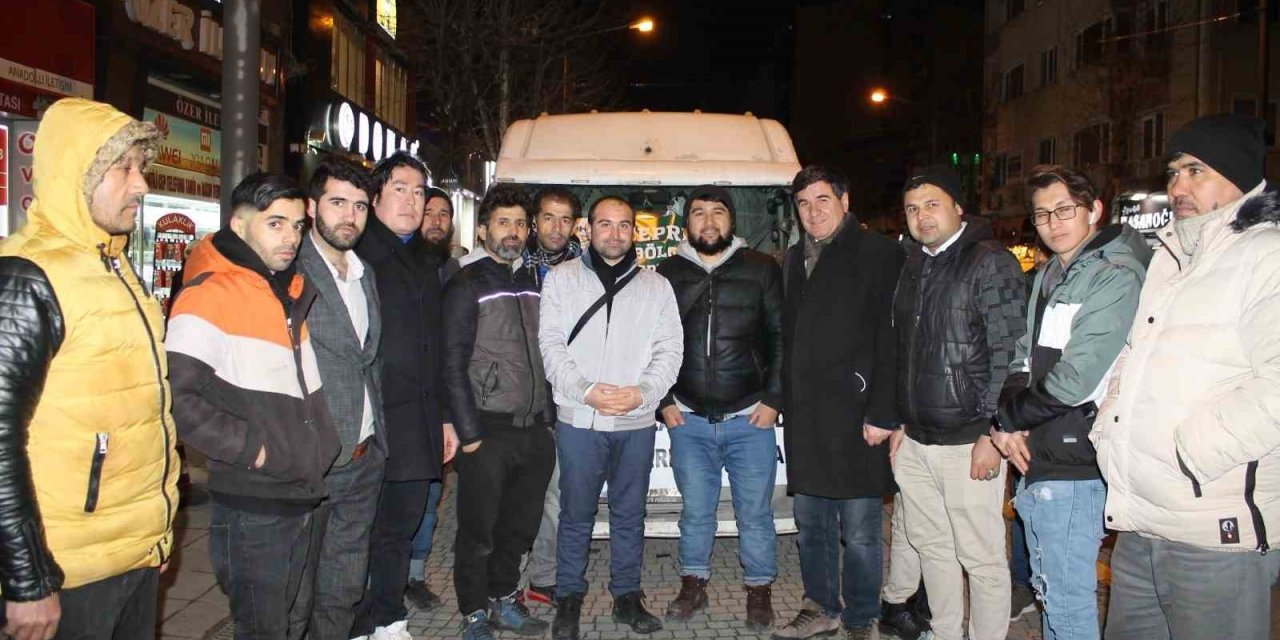 Eskişehir’deki Afganistanlılar Deprem Bölgesine Yardım Gönderdi