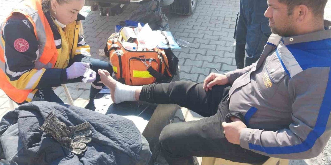 Antalya Büyükşehir Sağlık Ekipleri Depremzedelerin Yaralarını Sarıyor