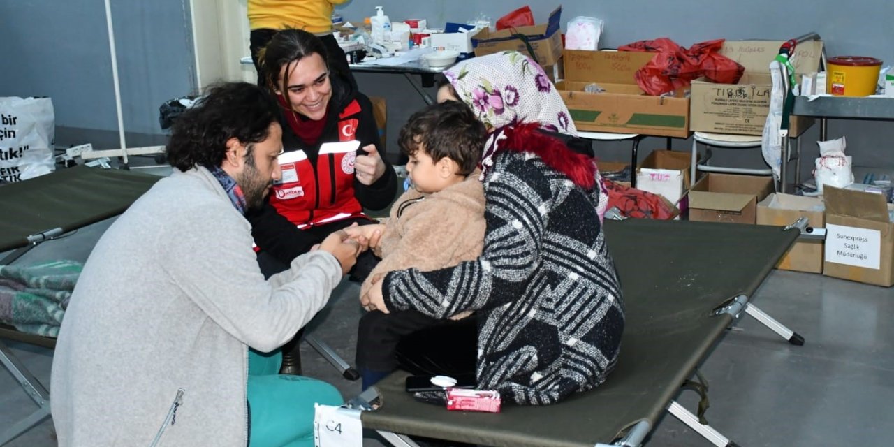 Yüzer Hastaneye Dönüştürülen Tcg Bayraktar’a Hastalar Akın Etti