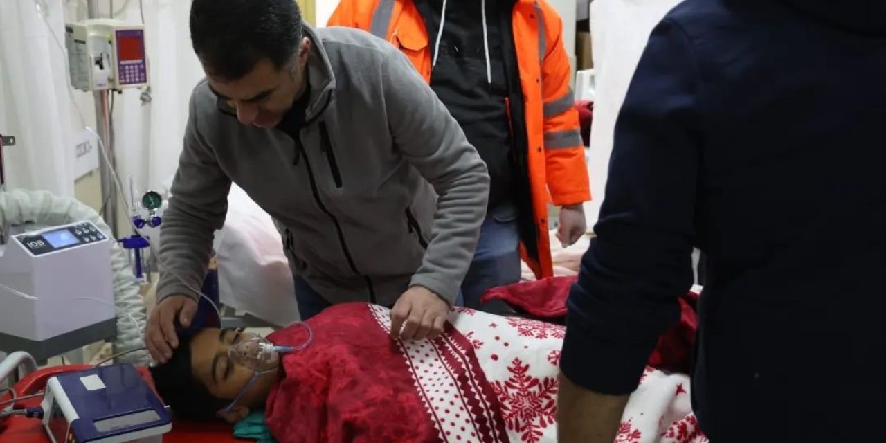 Hatay’da 150 Saat Sonra Anne Ve Oğlu Sağ Kurtarıldı