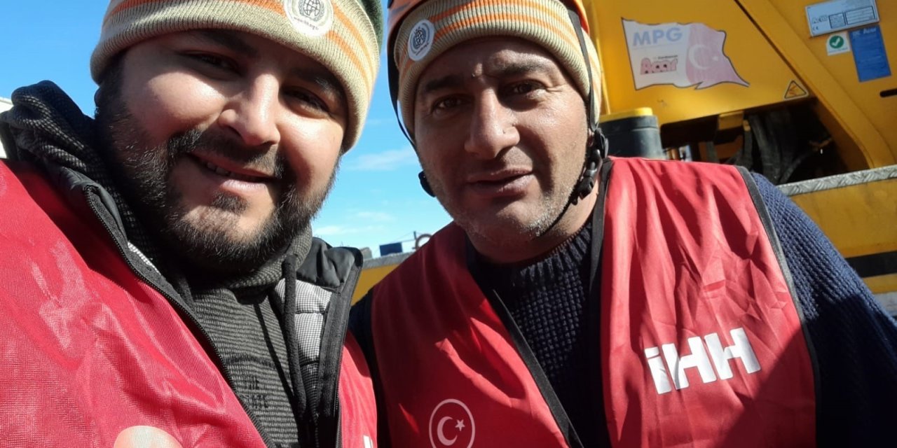 İhh Özalp Gönüllüleri 8 Kişiyi Enkaz Altından Kurtardı