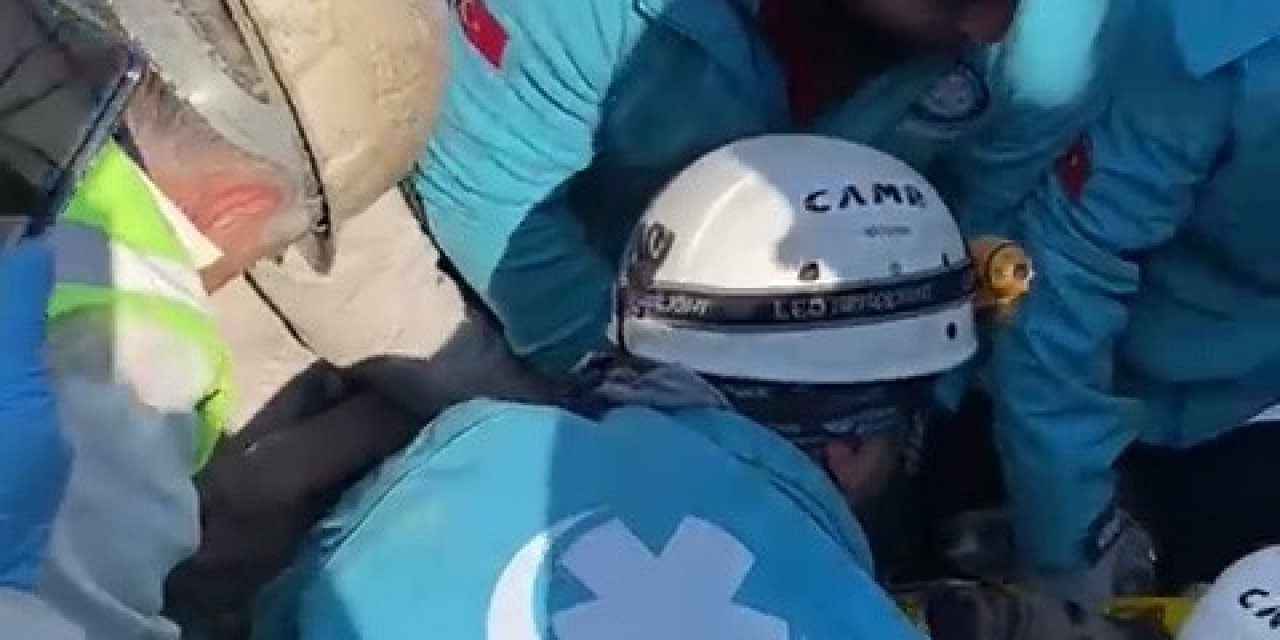 152 Saat Sonra Enkazdan Sağ Çıkarıldı