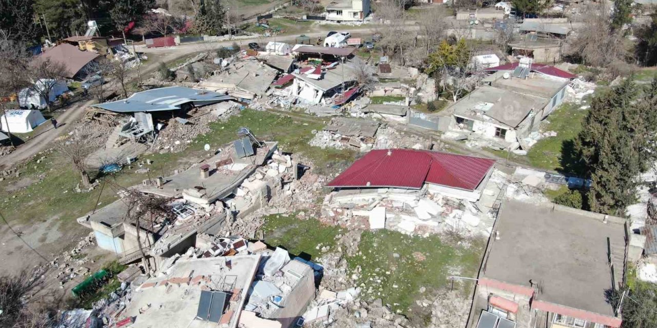 Deprem Köyleri De Yerle Bir Etti, Sadece Bu Köyde 33 Kişi Öldü