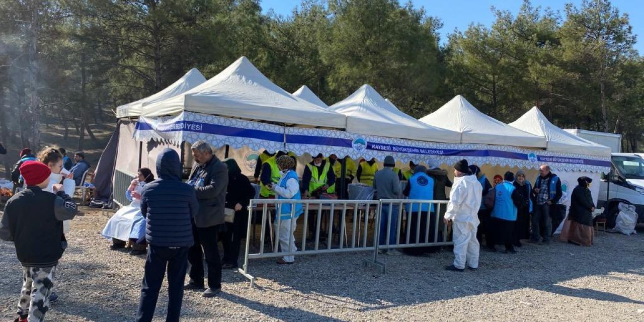 Büyükşehir’in Afetzedelere Şefkat Ve Merhamet Eli Sürüyor