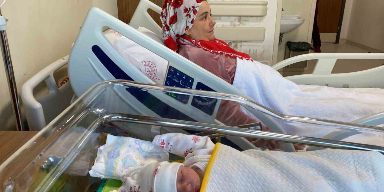 Hatay Depreminden Kaçan Hamile Kadın, "ömür" İsmini Verdiği Bebeğini İstanbul’da Kucağına Aldı