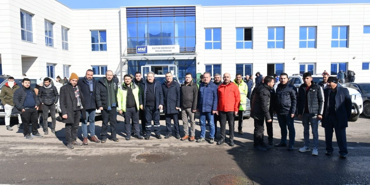 Melikgazi Ekibi Enkaz Altından 20 Vatandaşı Kurtardı