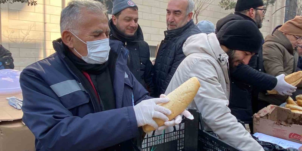 Başkan Büyükkılıç, Başkanlarla Birlikte Deprem Bölgesinde Yaraları Sarıyor