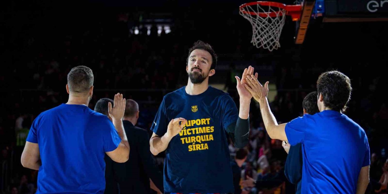 Barcelona, ’türkiye Ve Suriye’deki Depremzedelere Destek Verin’ Yazılı Tişörtlerle Parkeye Çıktı