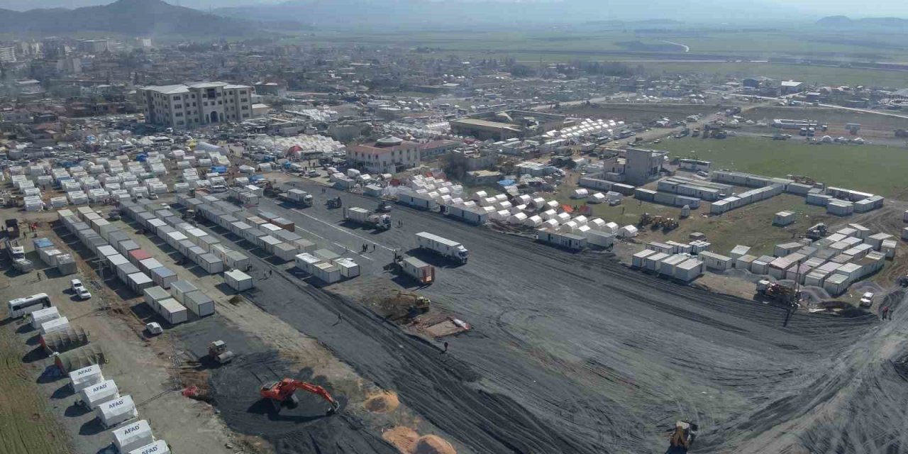 Gaziantep Büyükşehir Belediyesi Nurdağı’nda 800 Adet Konteynırın 145’ini Bölgeye Yerleştirdi