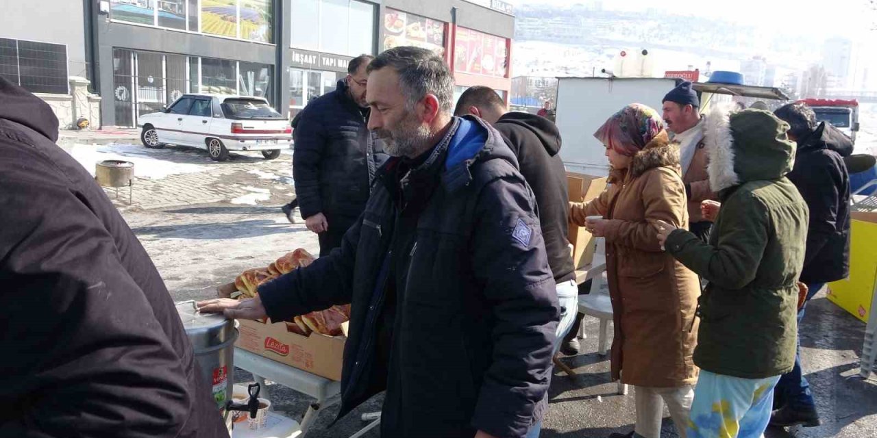 Kayseri’de Depremzedeler Sıcak Çay Ve Çorba İle Karşılanıyor