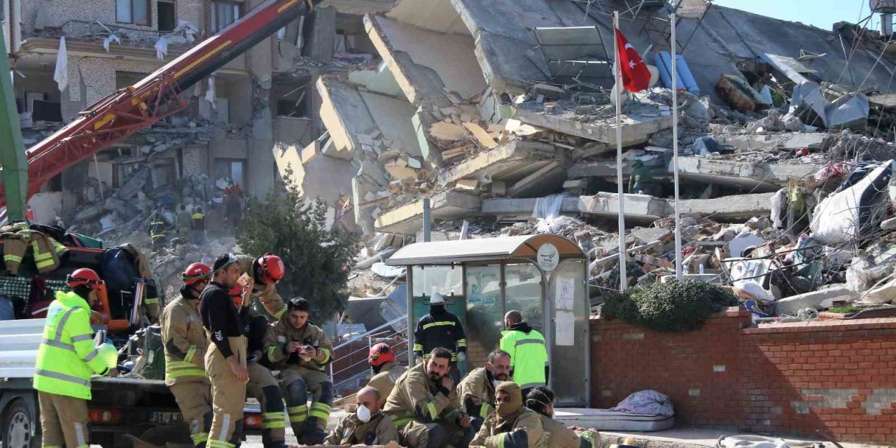 Kocaeli’den Gelen Ekip Acı Gerçeği Ortaya Çıkardı: Binalarda Deniz Kumu Kullanılmış