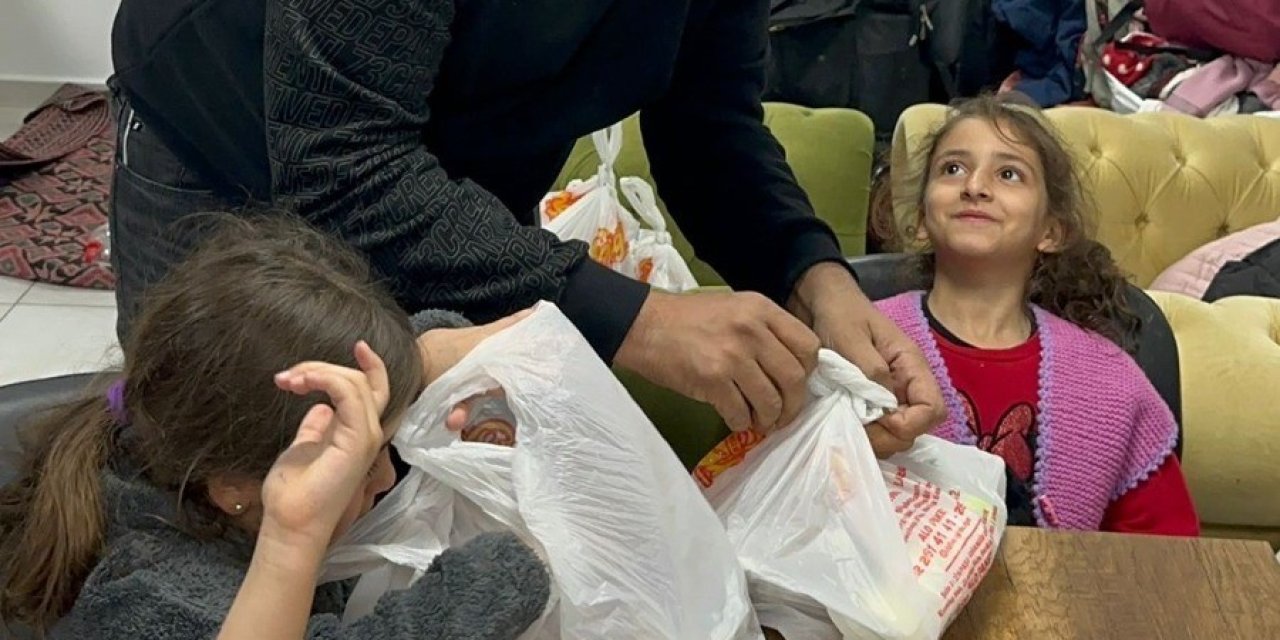 Adanalı Kebapçı Depremzedelere Kebap Dağıttı