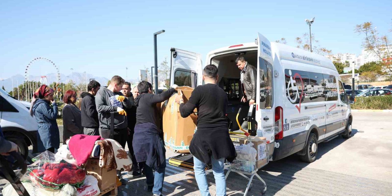 Giyim Bankası Depremzedelerin Hizmetinde