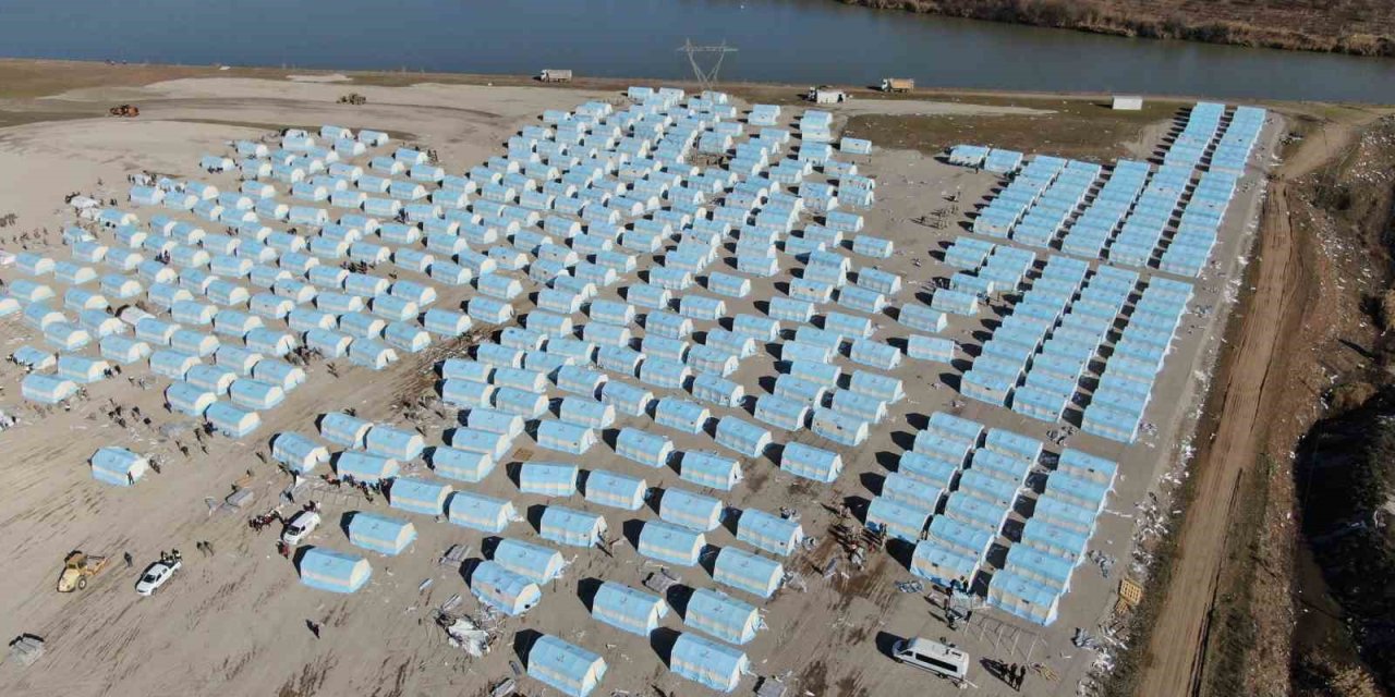 Mehmetçik Depremzedeler İçin 4 Bin 200 Çadır Kuruyor