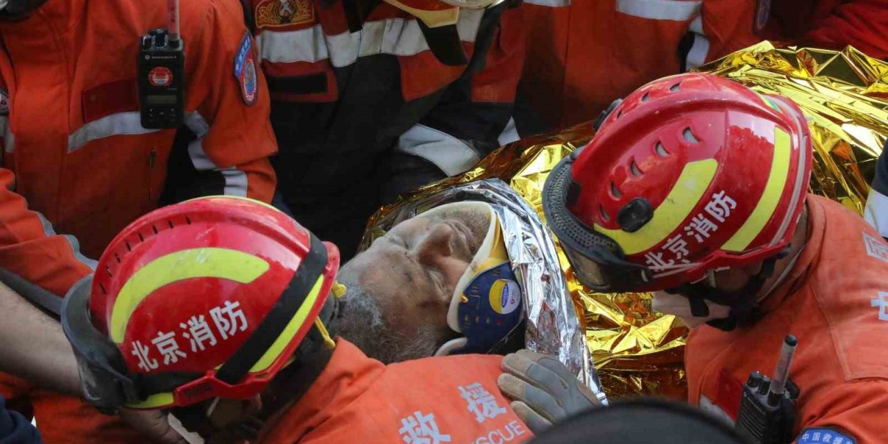 Hatay’da 55 Yaşındaki Malik Amca 156 Saat Sonra Enkazdan Kurtarıldı