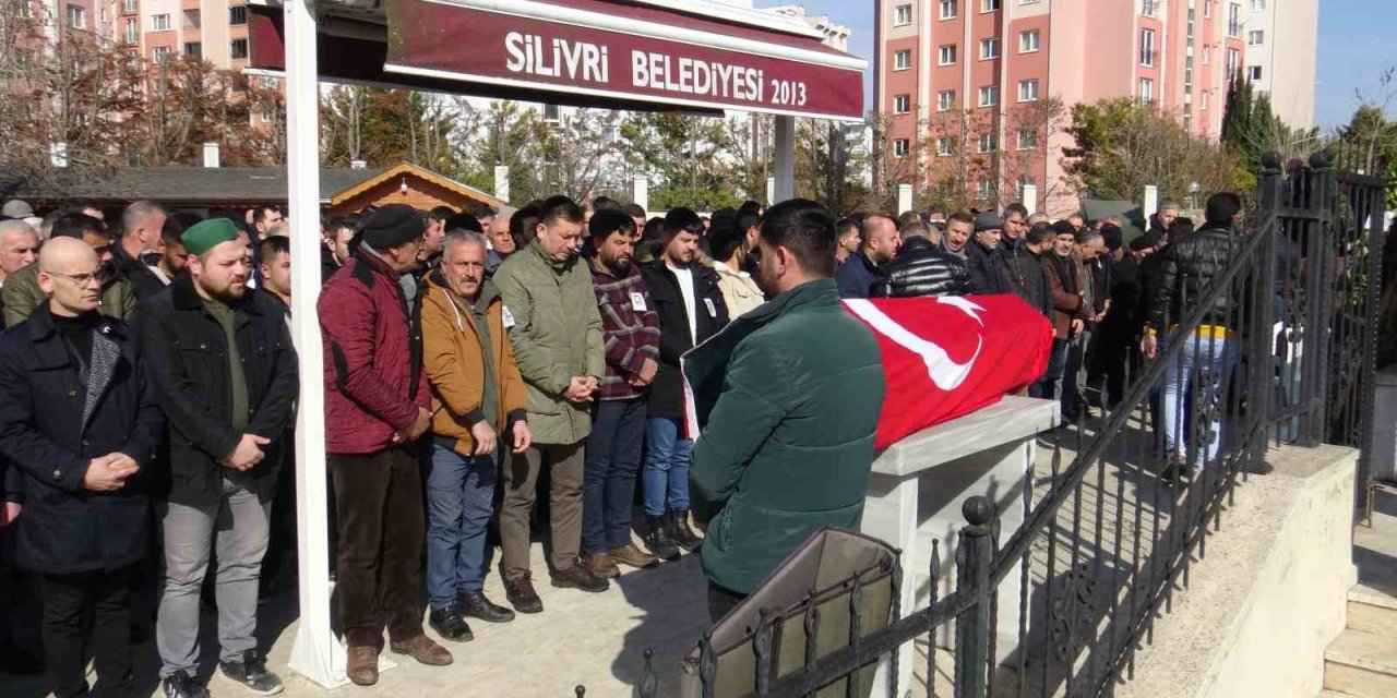 Depremde Hayatını Kaybeden Gökhan Öğretmen Silivri’de Toprağa Verildi