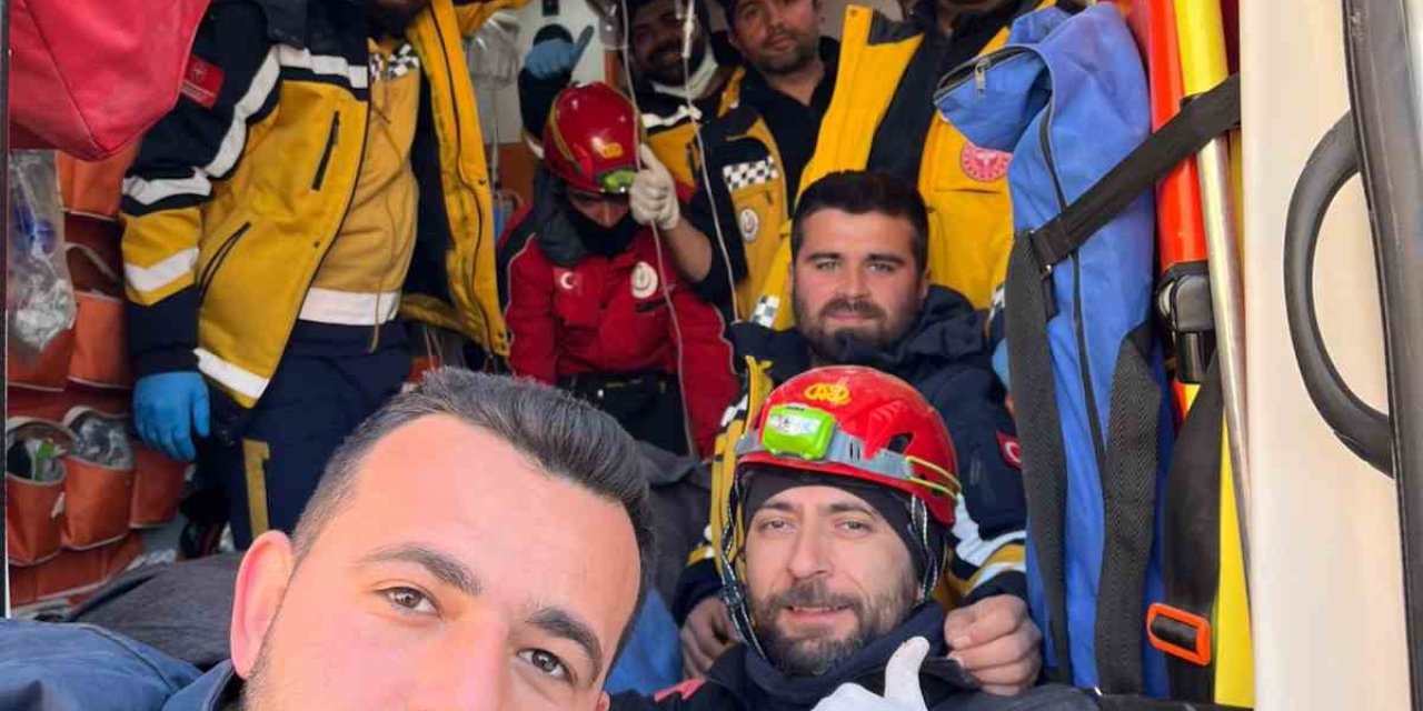 152. Saatte Göçük Altından Çıkartılan 85 Yaşındaki Kadının Sağlık Durumu İyi