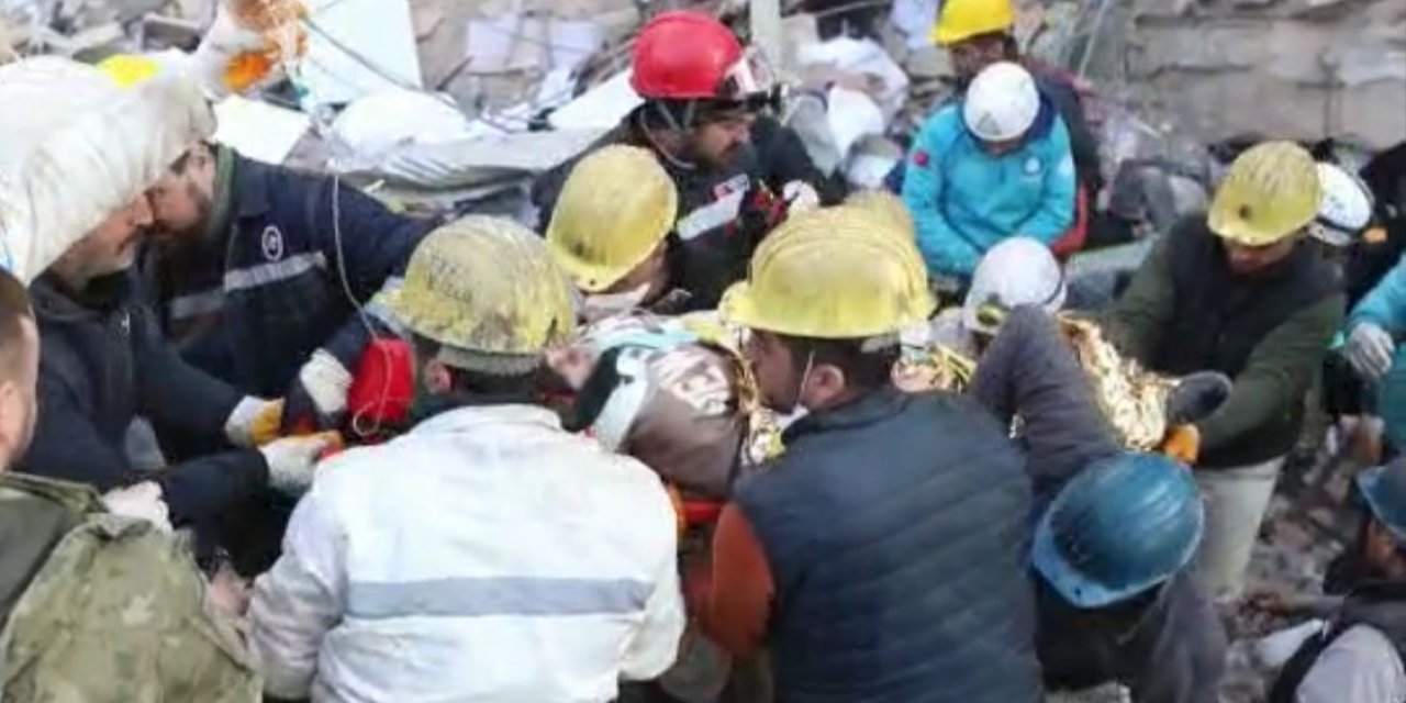 Hatay’dan Bir Güzel Haber Daha: 158’inci Saatte 17 Yaşındaki Asya Sağ Kurtarıldı