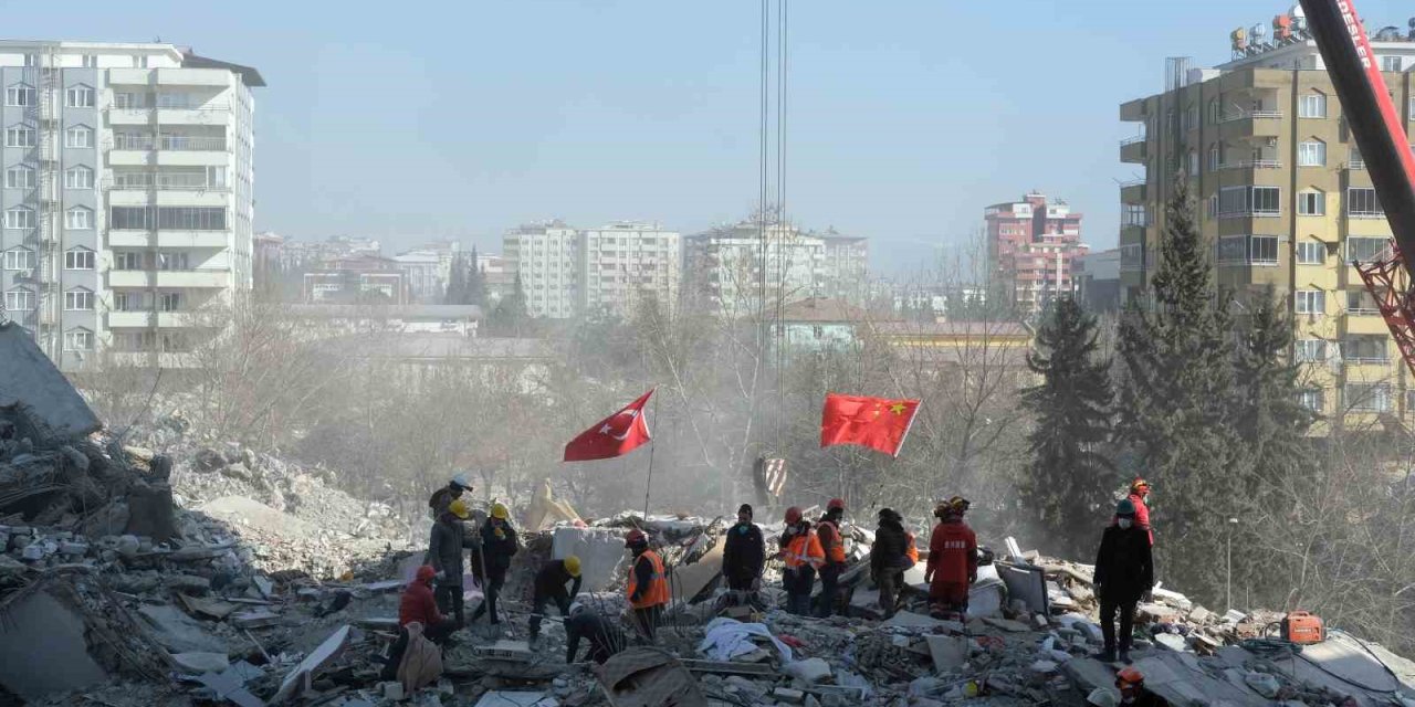 Kahramanmaraş’ta Depremin 7. Gününde Ailelerin Umutlu Bekleyişi Sürüyor