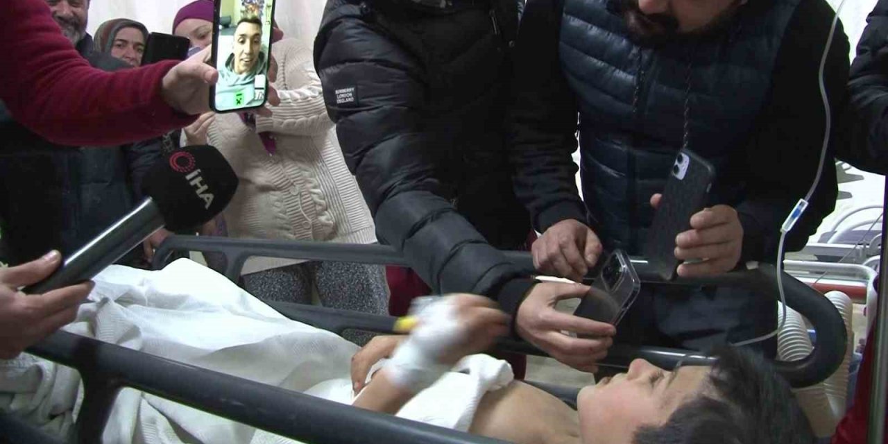 Enkazdan 156 Saat Sonra Kurtulan 9 Yaşındaki Semih’in ’muslera’ Hayali Gerçek Oldu