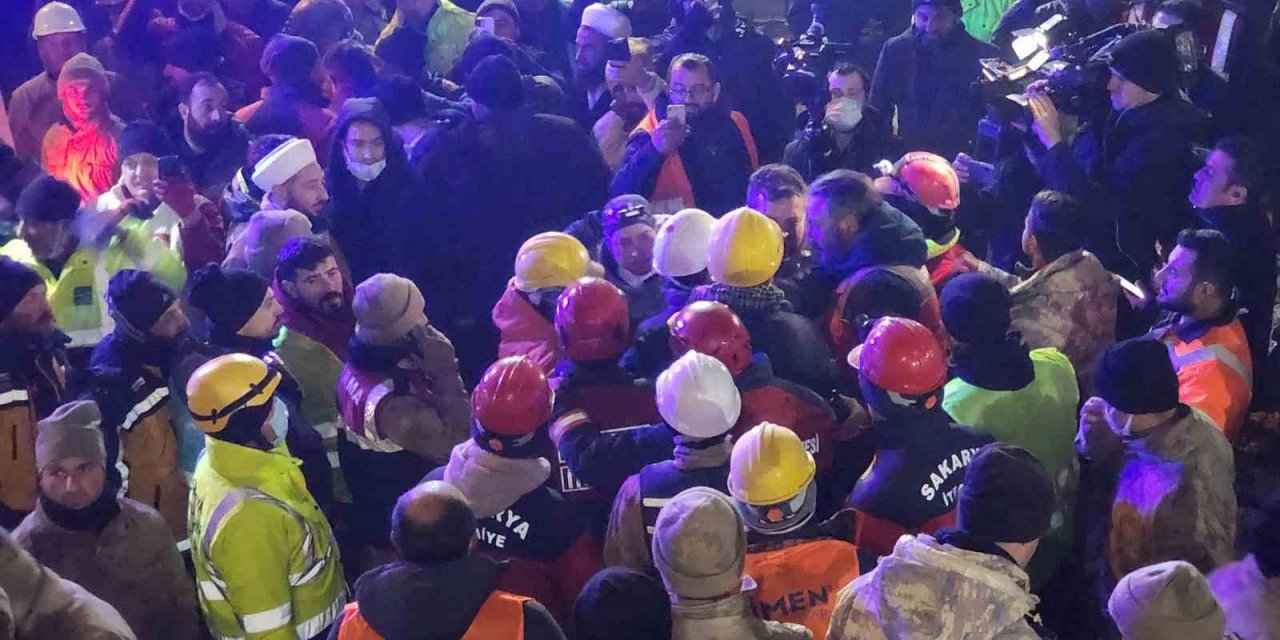 Naime Abla Asrın Felaketinde Umudun Adı Oldu, 165. Saatte Enkazdan Kurtarıldı