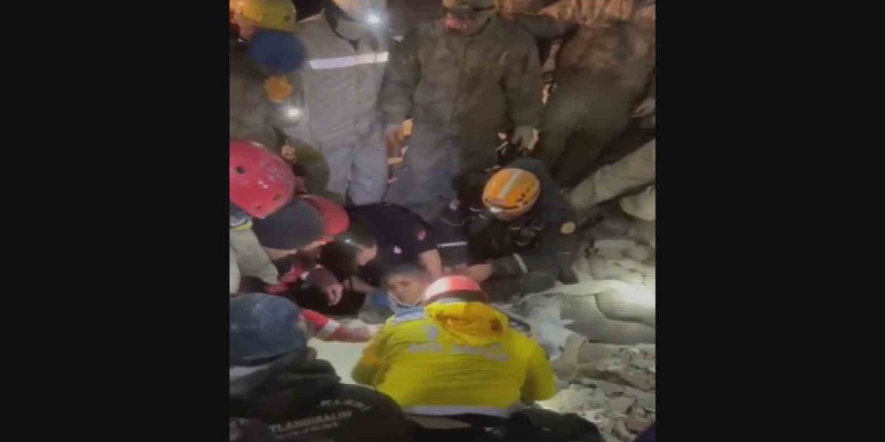 Gaziantep’te 163 Saat Sonra Gelen Yaşam Sevinci