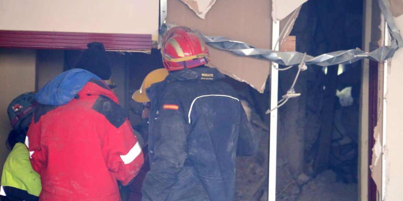 Tıkırdı İle Gelen Umutla ’anne İle Bebeğine’ Ulaşılmaya Çalışılıyor